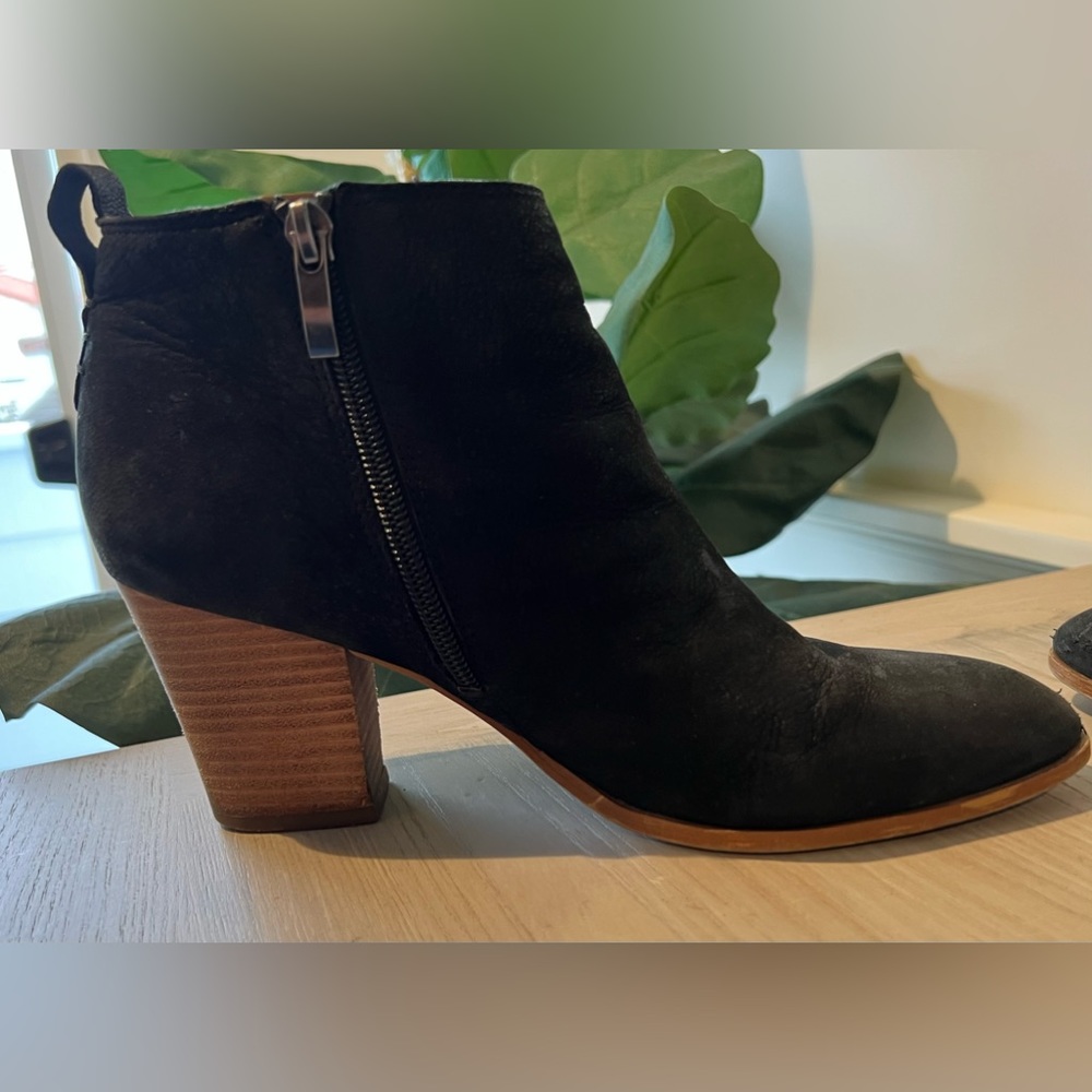 Franco Sarto women’s size 8.5 suede leather black booties